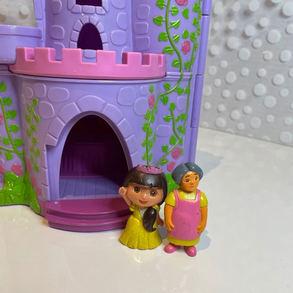 Dora the Explorer Let’s Go! 🏰Adventure Castle - Picture 5 of 15